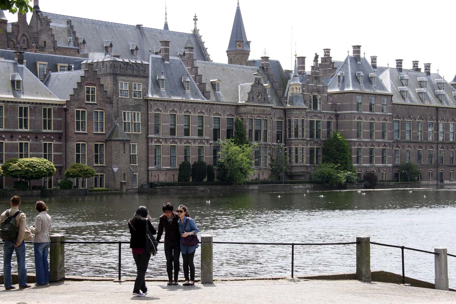 Hofvijver en het Binnenhof in Den Haag